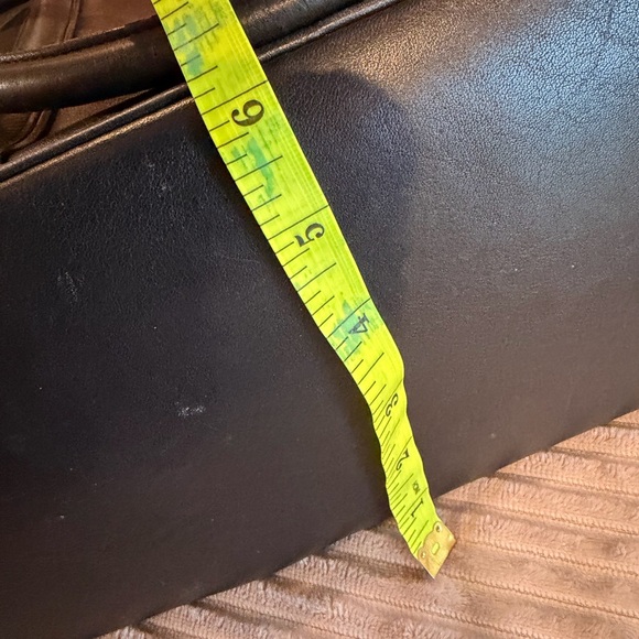 Vintage Coach Leather Shoulder Bag | Style 9553 | 1990s - broken handle - Picture 6 of 7